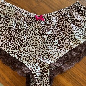 Victoria's Secret Satin Lace Shorts Pull on Sleepwear Pajama Shorts